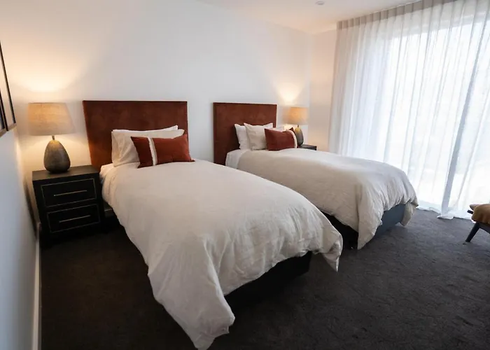 Genoa - Sleeps 6 - Lakefront *