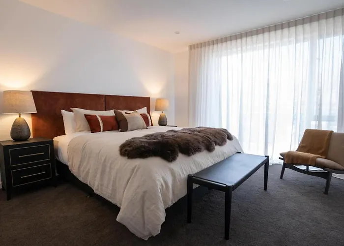 Genoa - Sleeps 6 - Lakefront アパート ワナカ