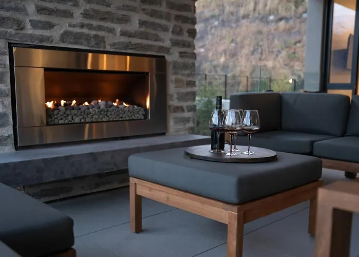 Genoa - Sleeps 6 - Lakefront アパート
